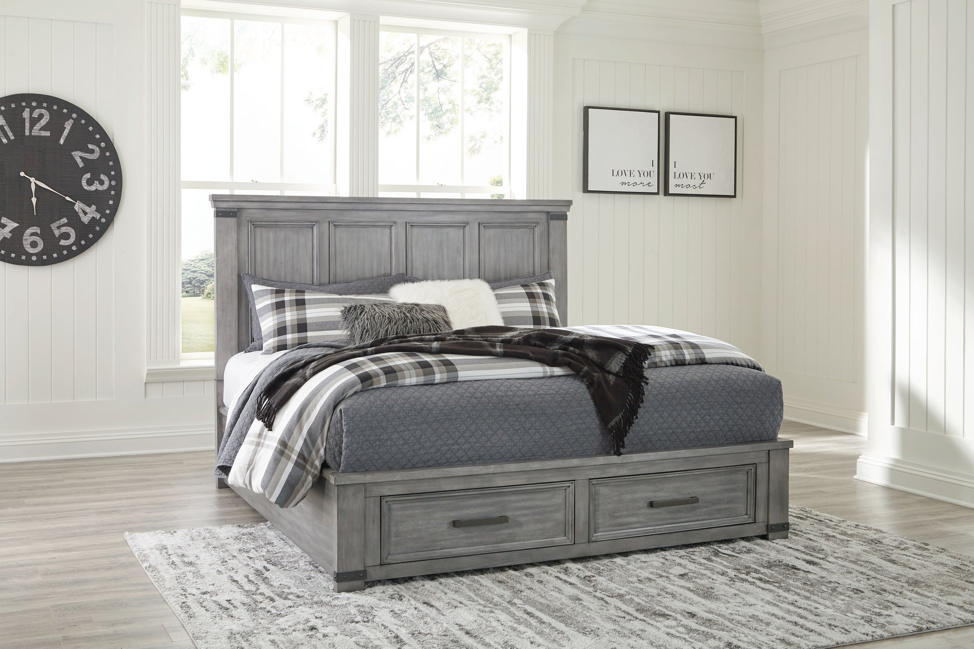 Signature Design by Ashley® Russelyn - Storage Bed | Meri Furniture