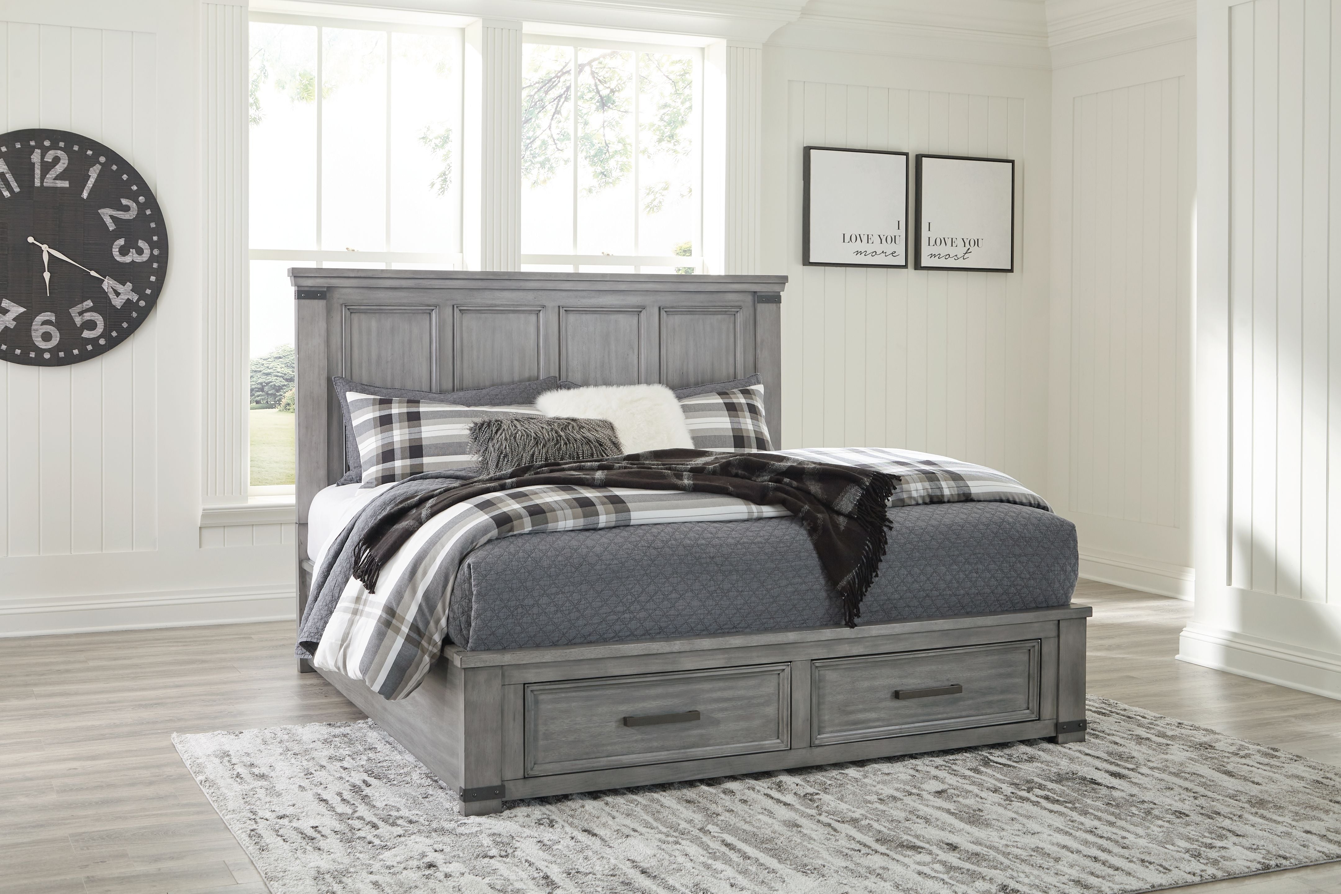 Signature Design by Ashley® Russelyn - Storage Bed | Meri Furniture
