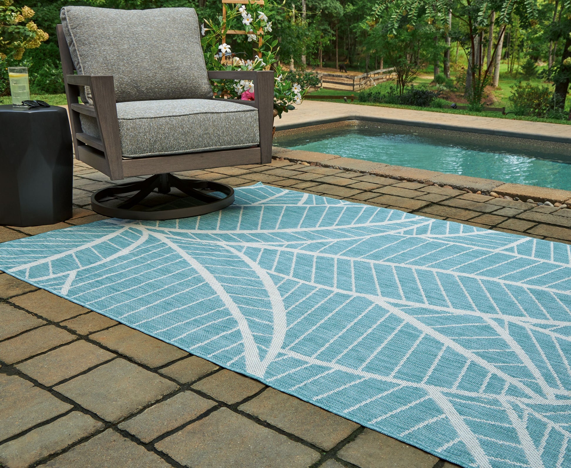 Signature Design by Ashley® Hulsia - Rug | Meri Furniture