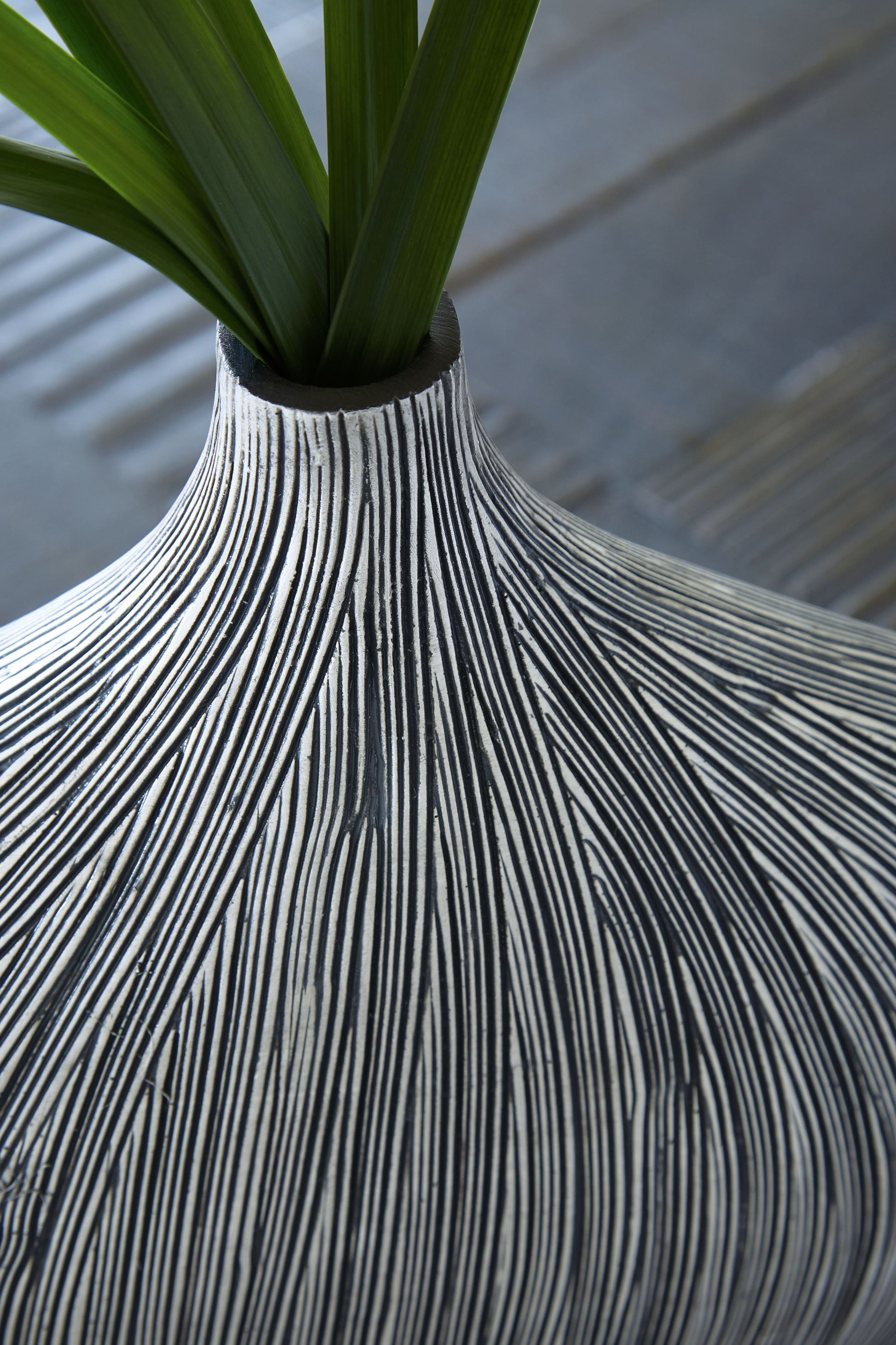 Signature Design by Ashley® Donya - Vase | Meri Furniture