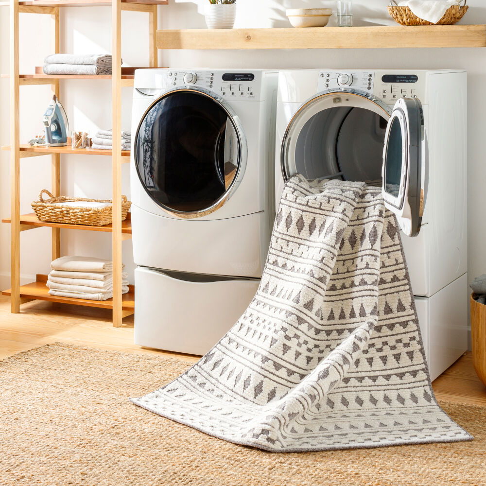Lyna Machine Woven Rug