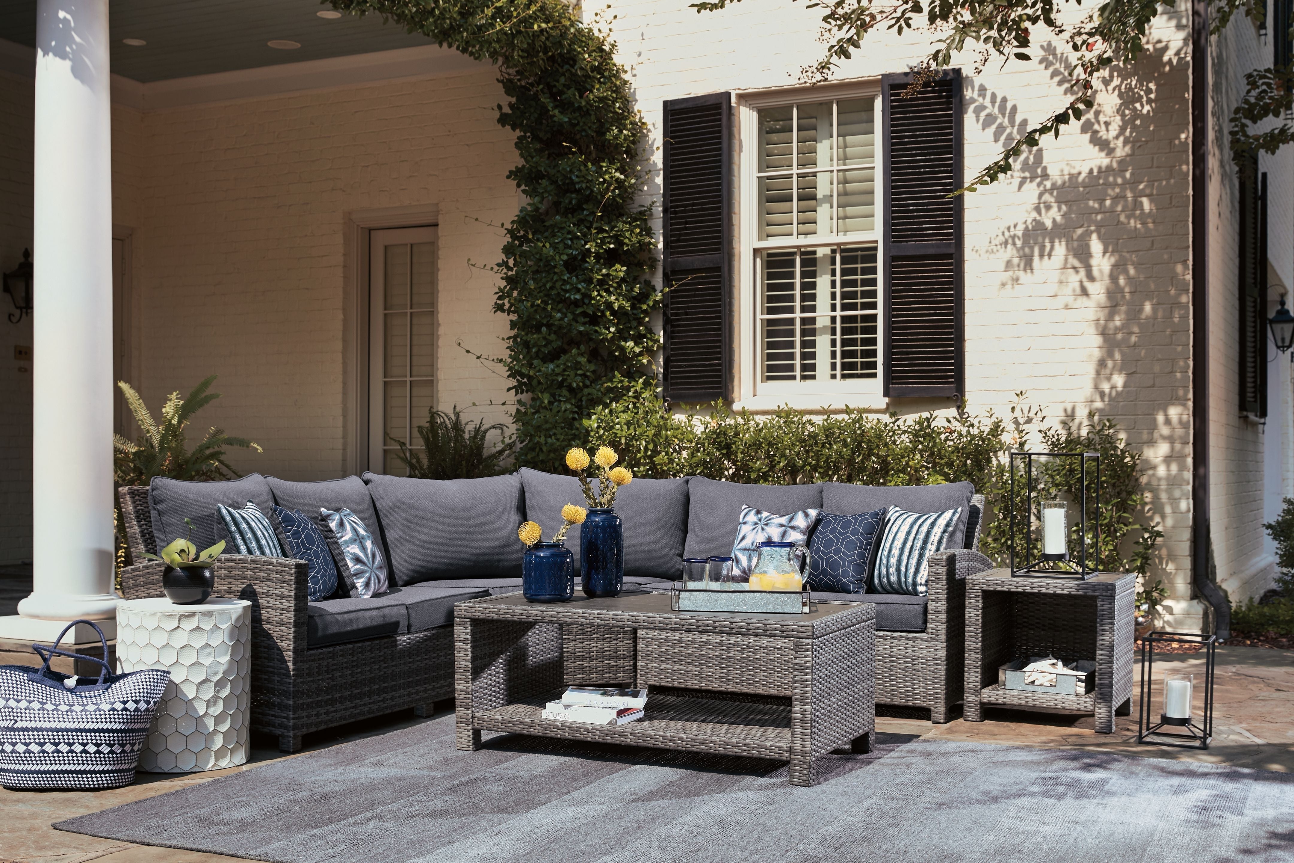 Signature Design by Ashley® Salem Beach - Dark Gray - 5 Pc. - Sectional Lounge Set | Meri Furniture