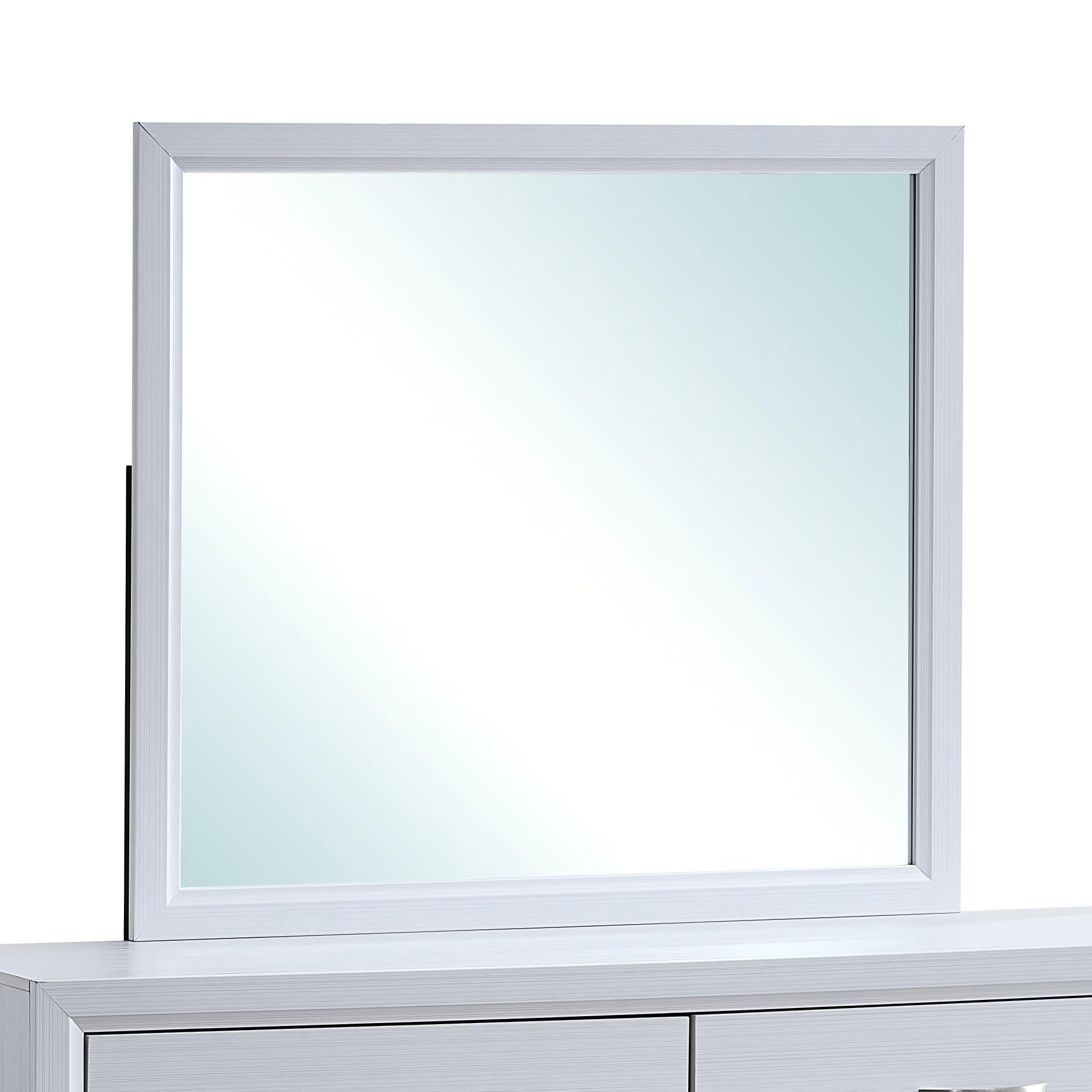 Glasgow - Mirror With Minimalist Design And Low Distortion Glass