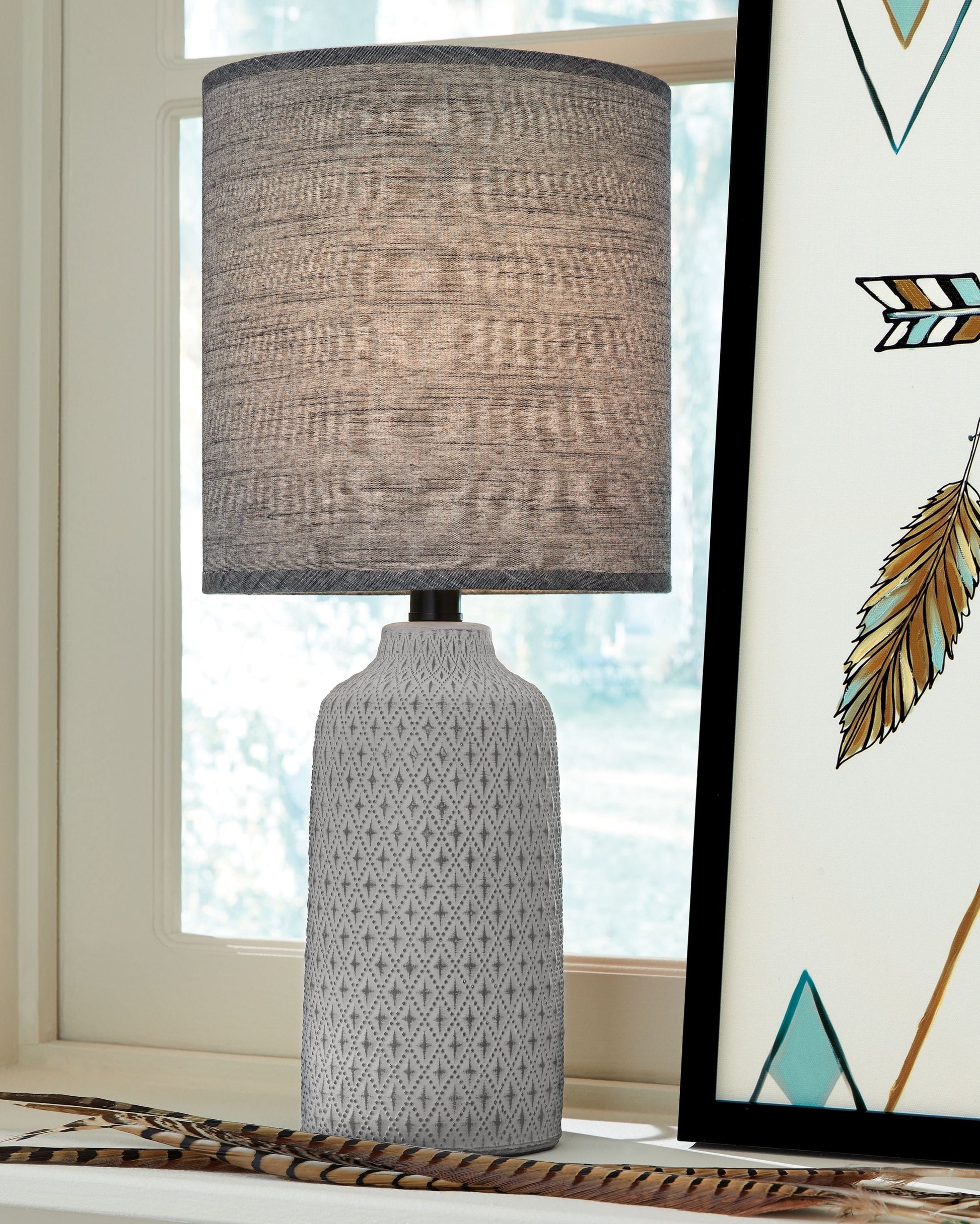Ashley Furniture Donnford - Table Lamp | Meri Furniture