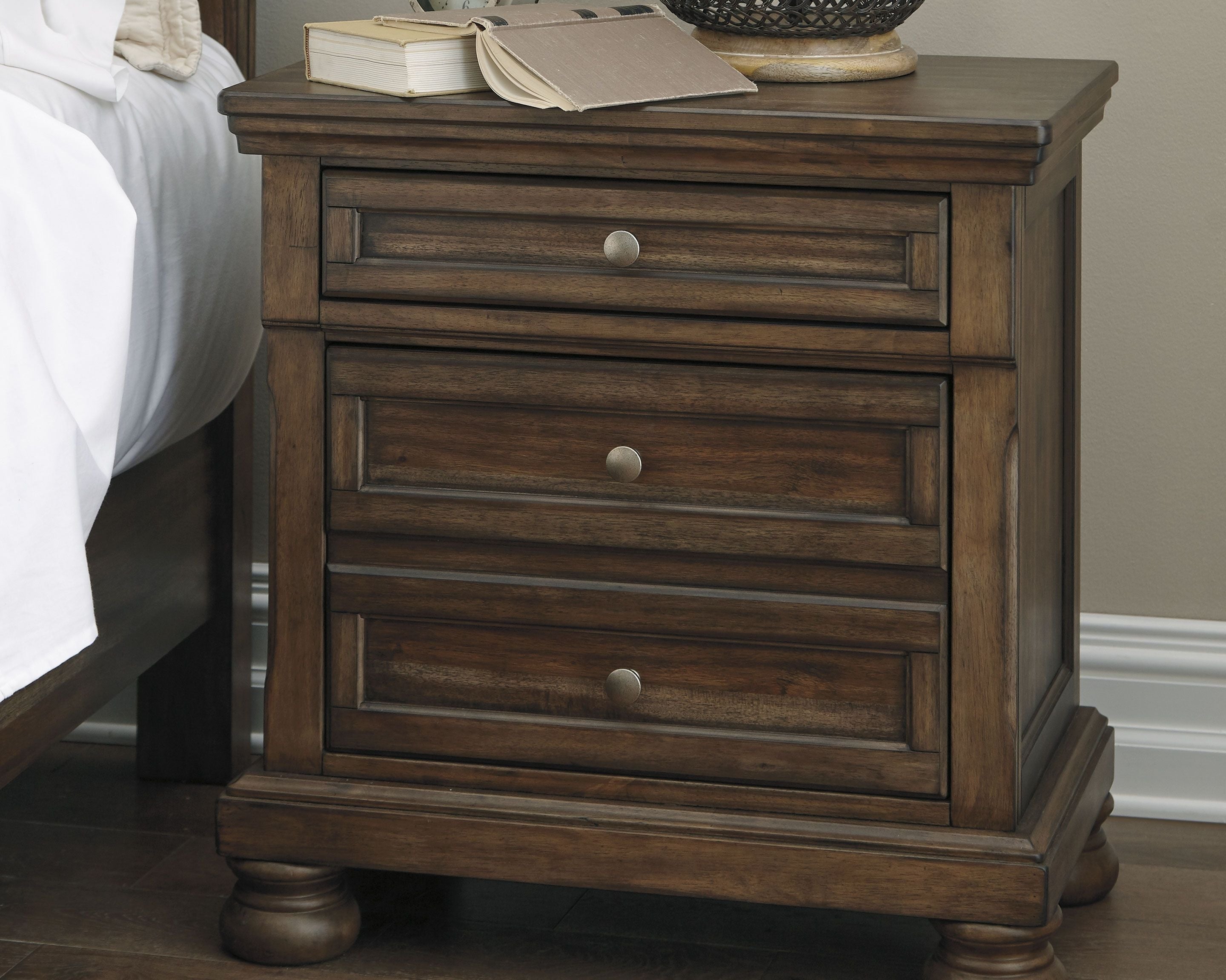 Signature Design by Ashley® Flynnter - Panel Bedroom Set | Meri Furniture