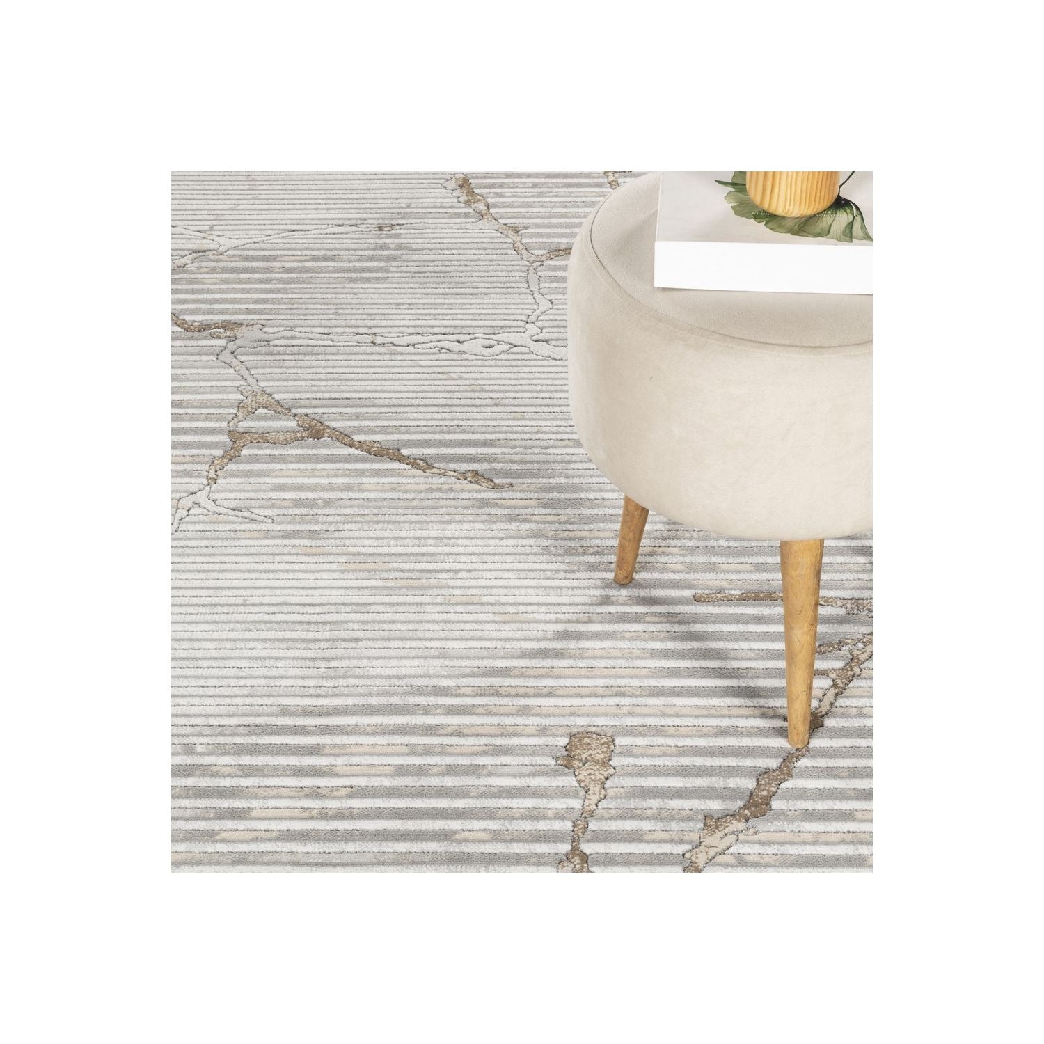 Geometrix - 5'3" X 7'3" Area Rug With Geometric, 3D Effect - Ivory / Gray