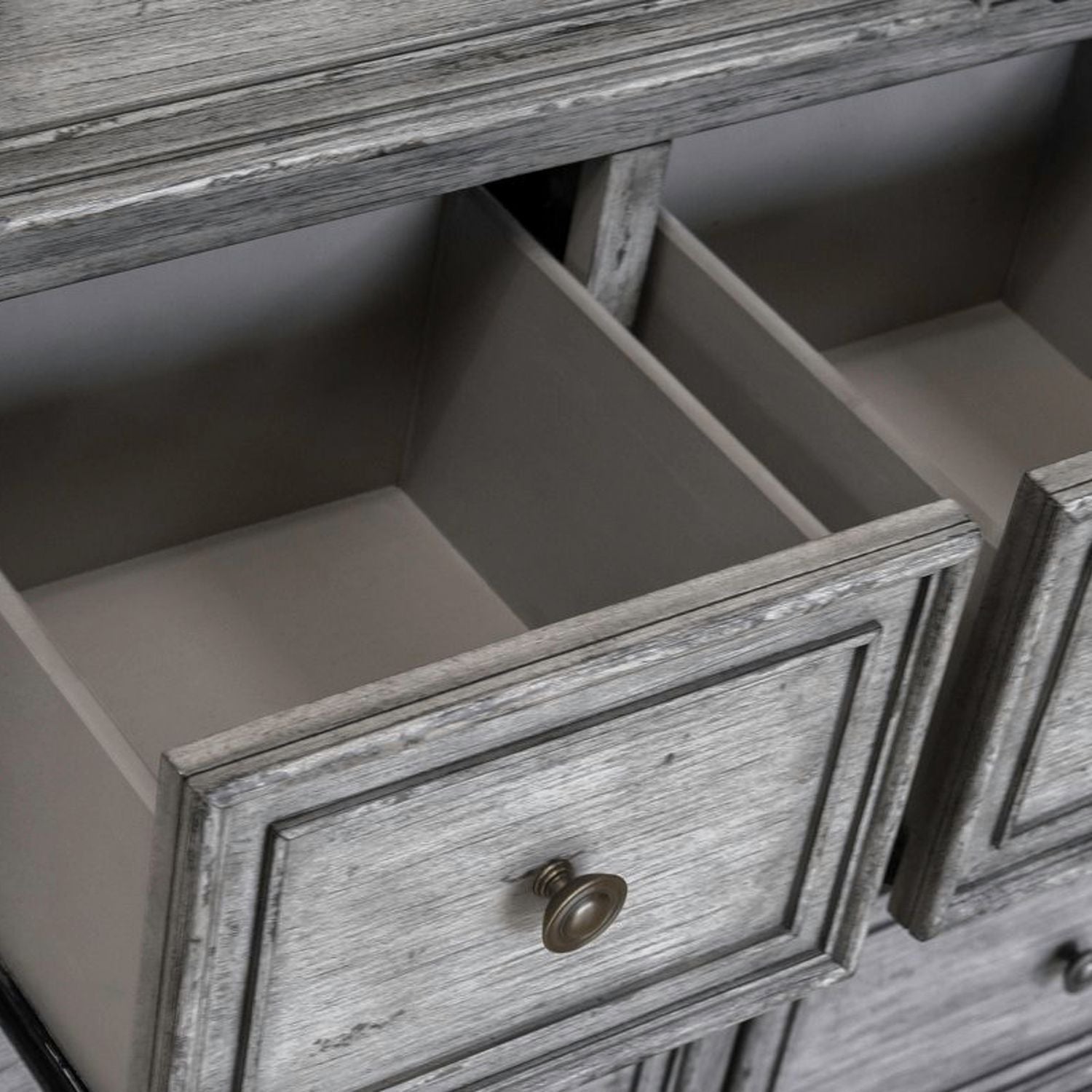 Big Valley - 10 Drawer Chesser