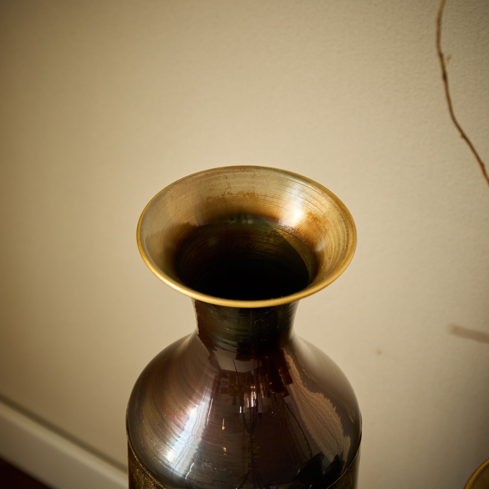 Modern Droplet Shaped Floor Vase Set, Glazed Metal Decorative Vases 3 Piece Home Accent For Living Room - Gold / White