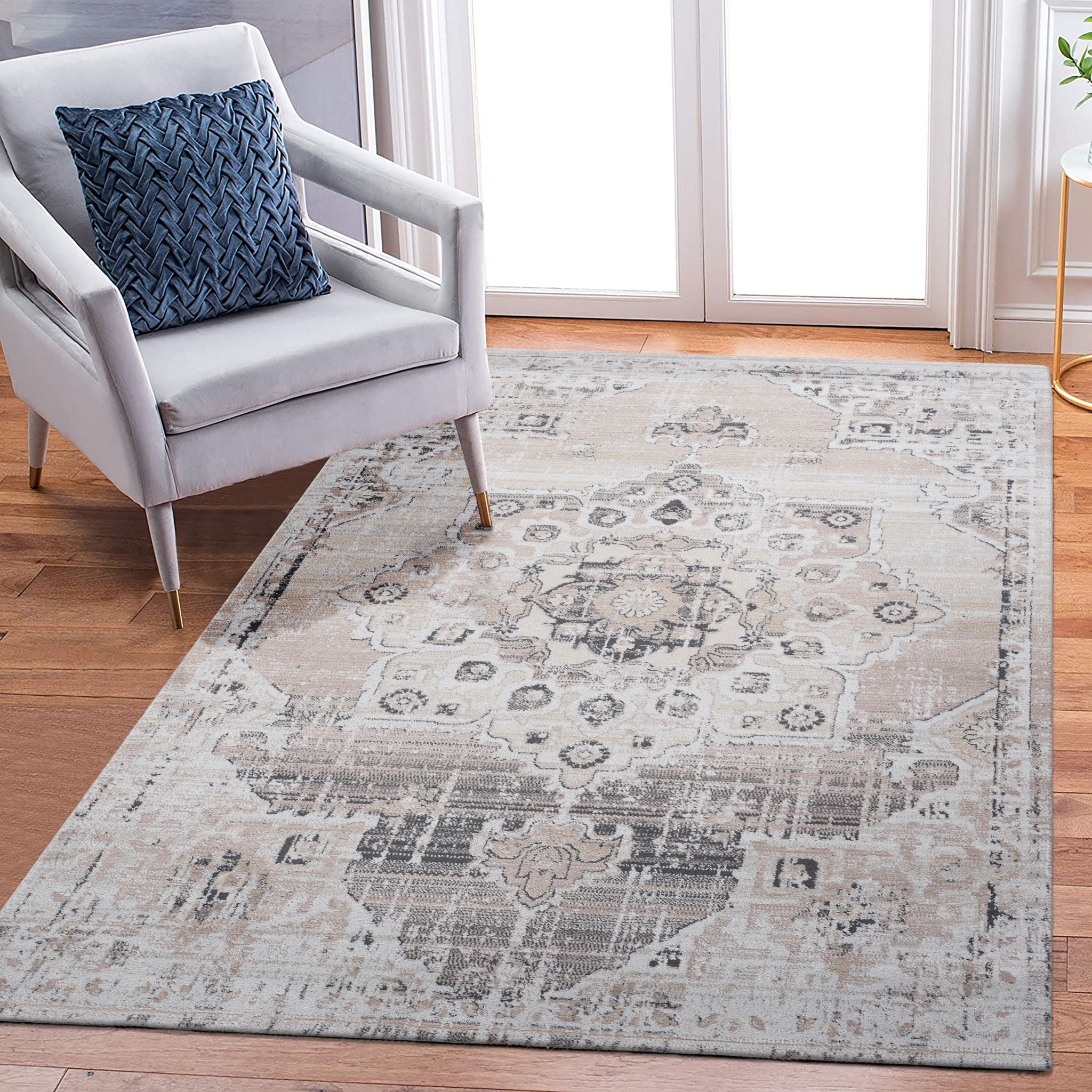 Payas - 8' X 10' Medallion Area Rug - Cream / Beige