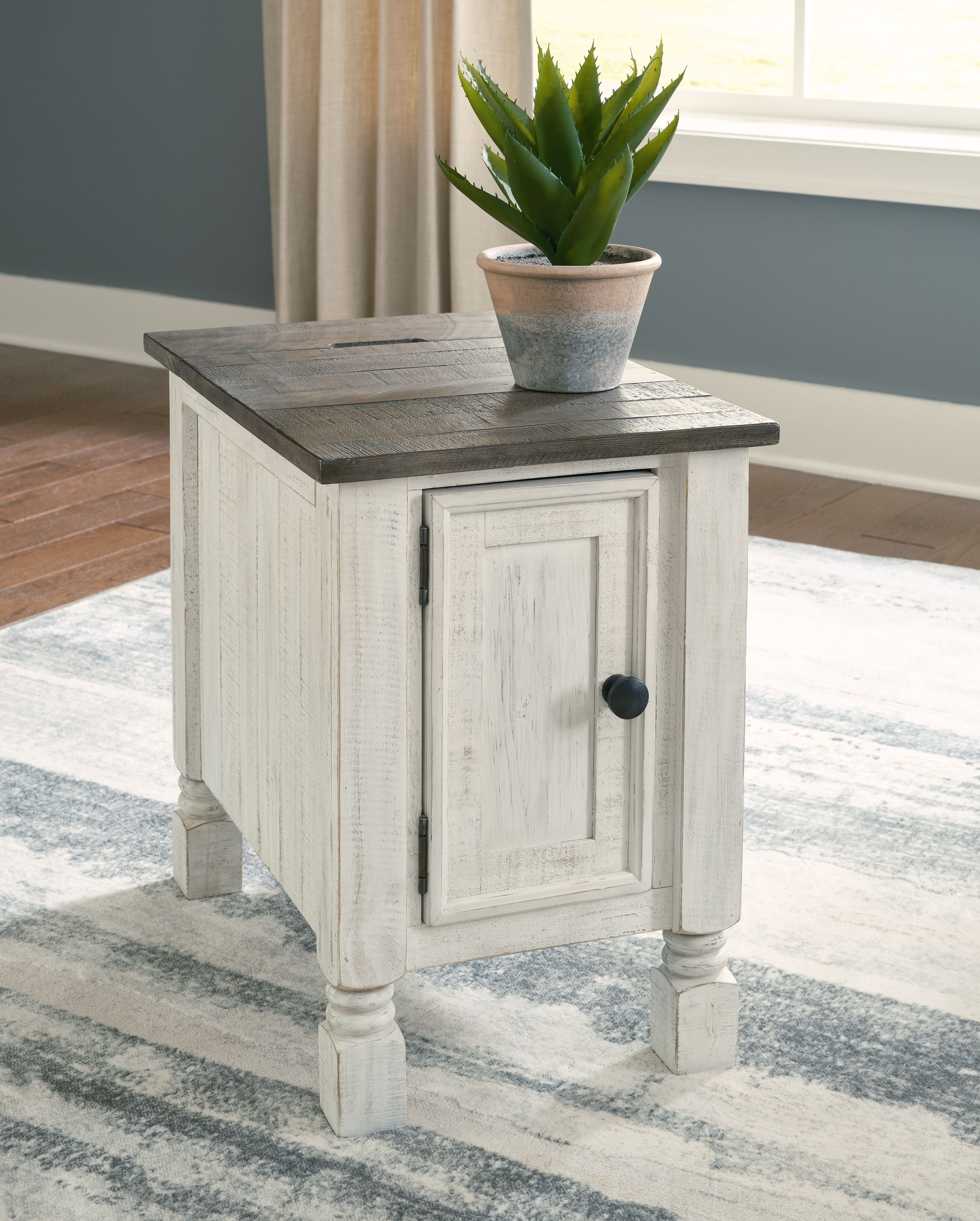 Signature Design by Ashley® Havalance - White / Gray - Chair Side End Table | Meri Furniture