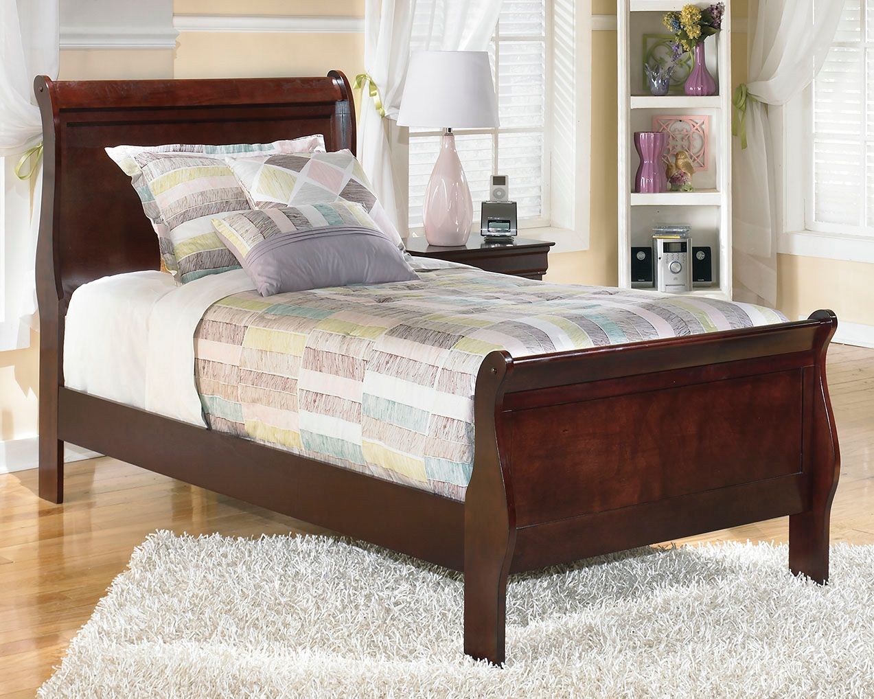 Signature Design by Ashley® Alisdair - Sleigh Bed | Meri Furniture