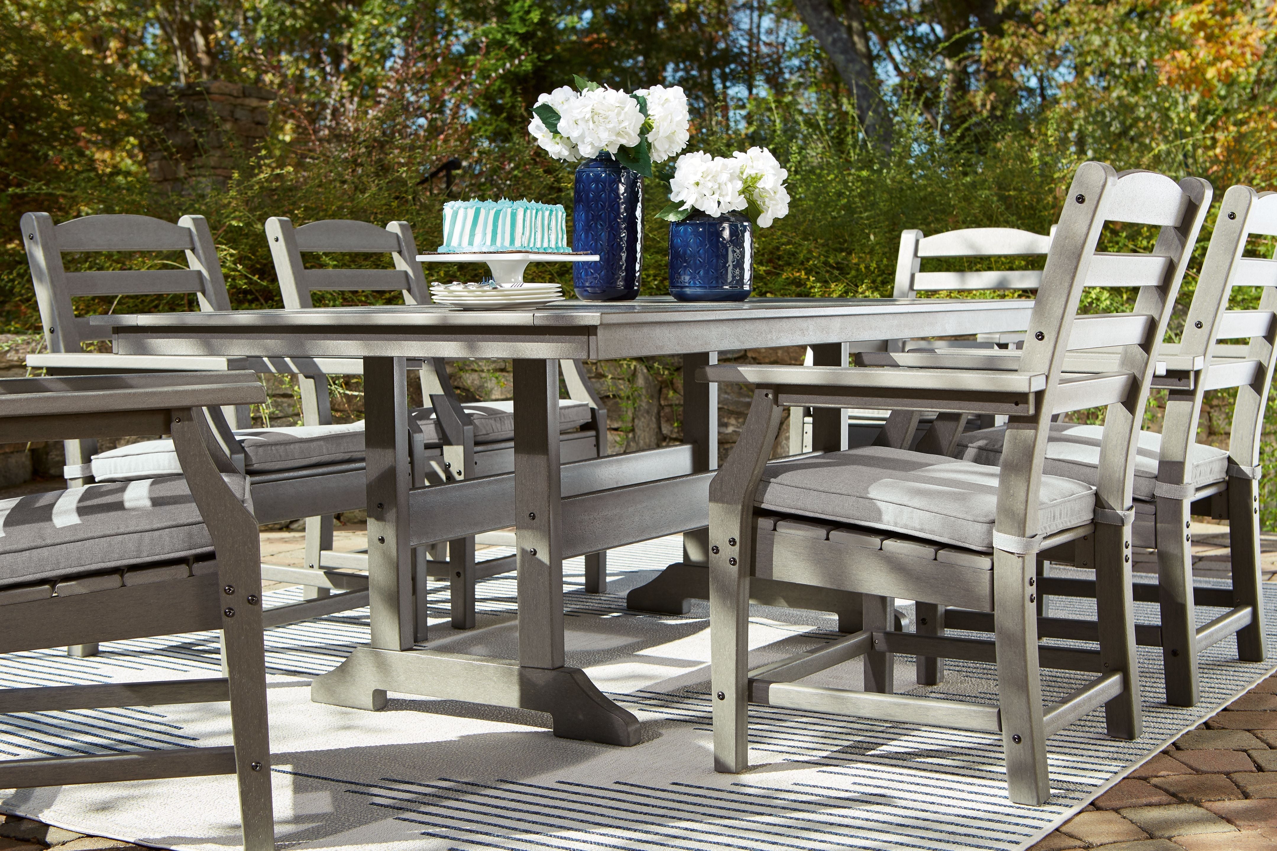 Signature Design by Ashley® Visola - Gray - 7 Pc. - Dining Set With 6 Chairs | Meri Furniture