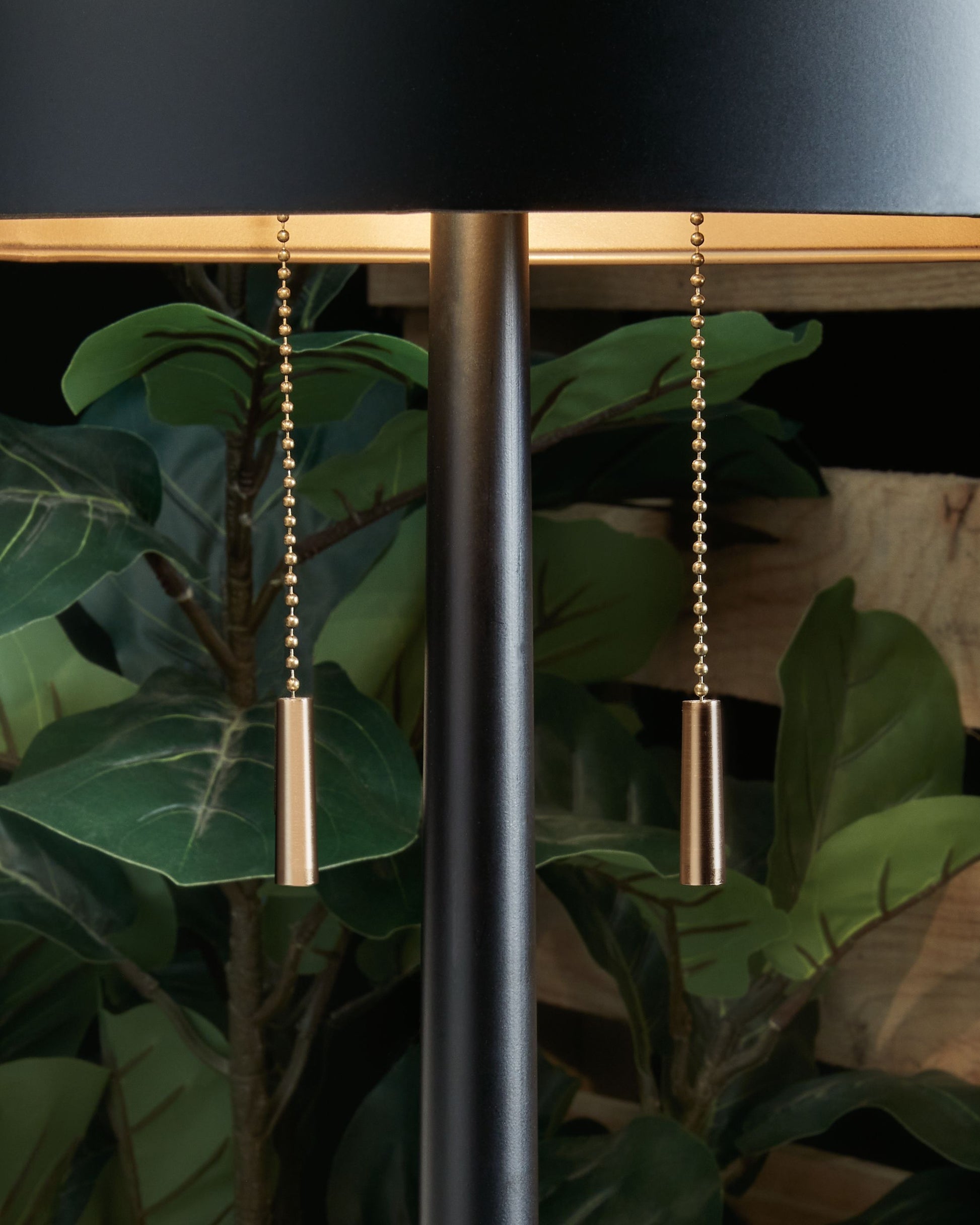 Ashley Furniture Amadell - Metal Lamp | Meri Furniture