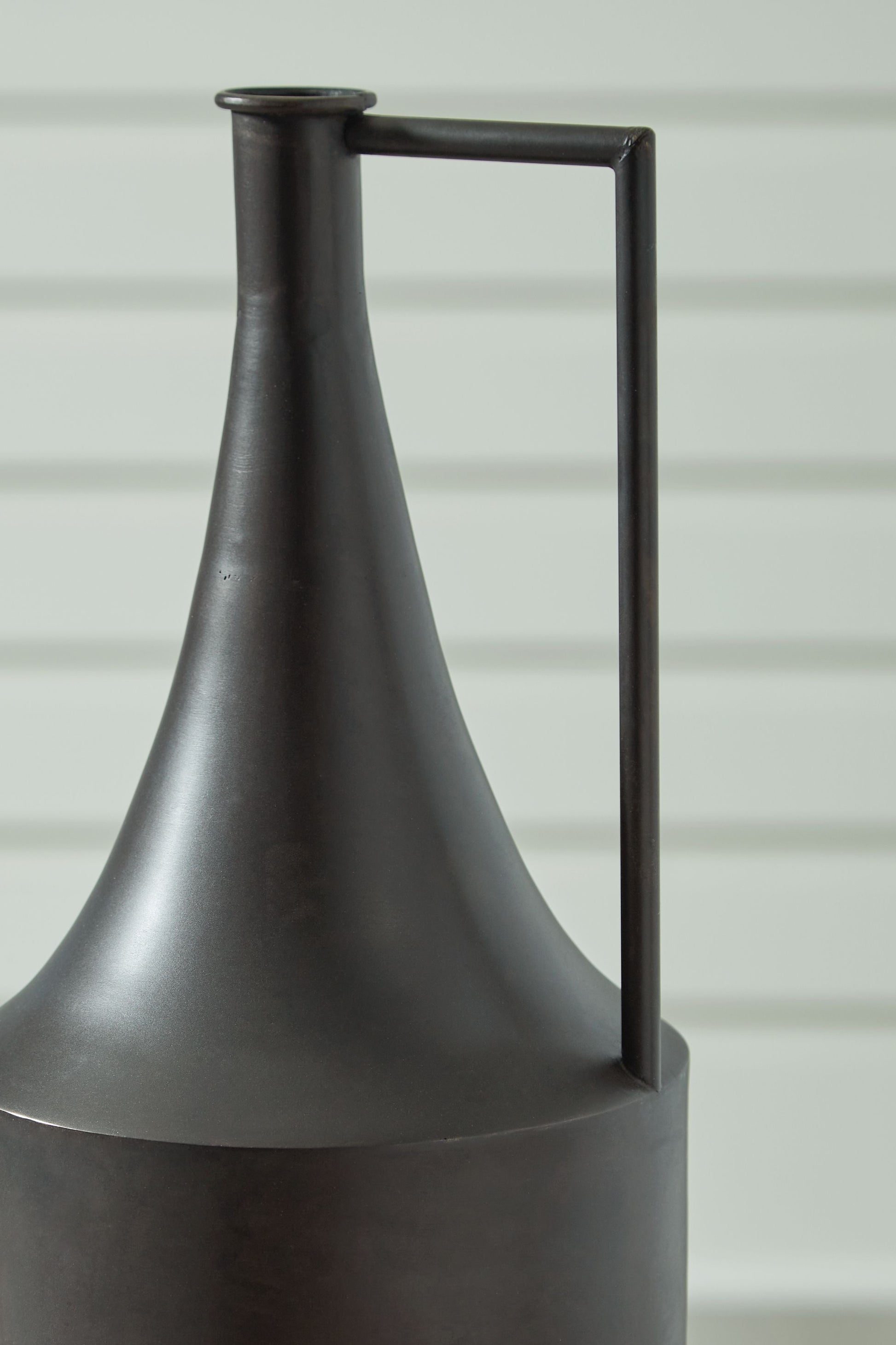 Signature Design by Ashley® Zainforth - Vase | Meri Furniture