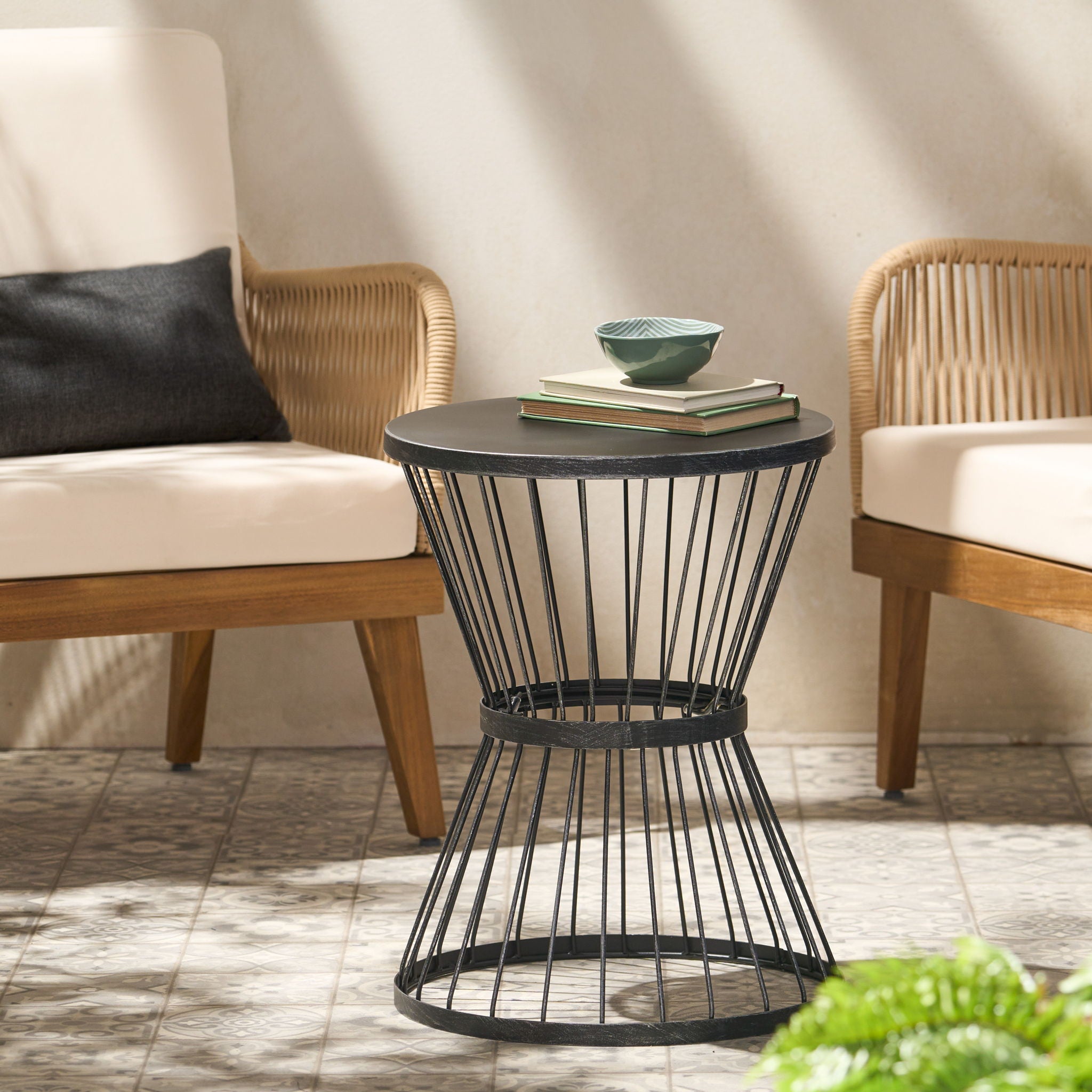 Lassen - Modern Outdoor Side Table With Hourglass Design