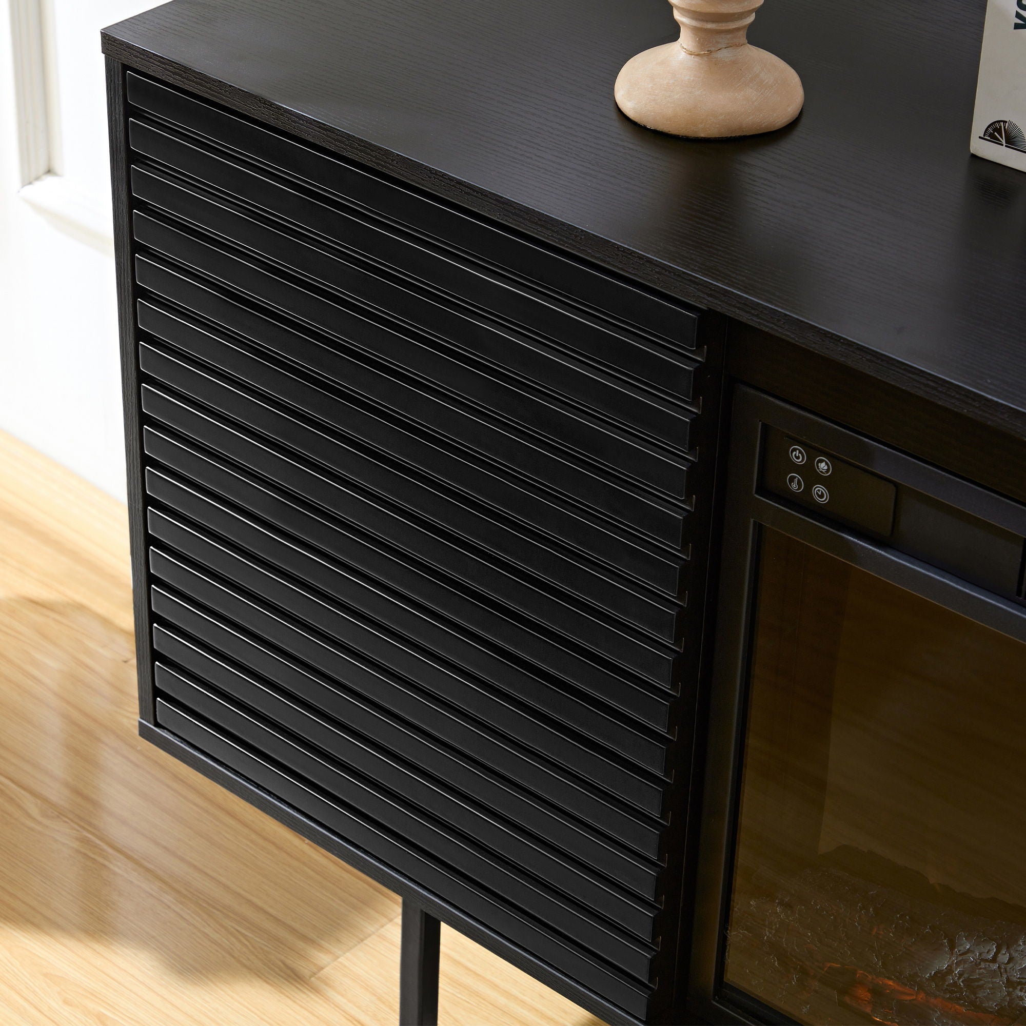 Oak Board Cabinet, The Middle Layer Board On Both Sides Of The Cabinet Can Be Adjusted, The Furnace Is Embedded In The Middle Grid With The Remote Control