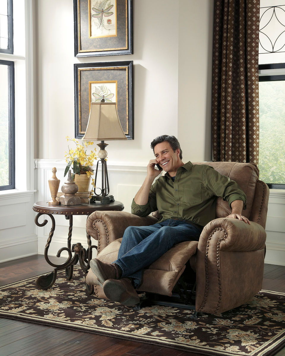 Signature Design by Ashley® Larkinhurst - Living Room Set | Meri Furniture
