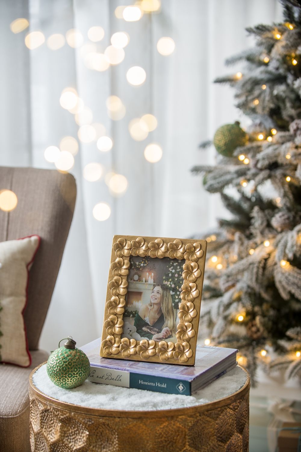 Vintage Photo Frame & Flower Design