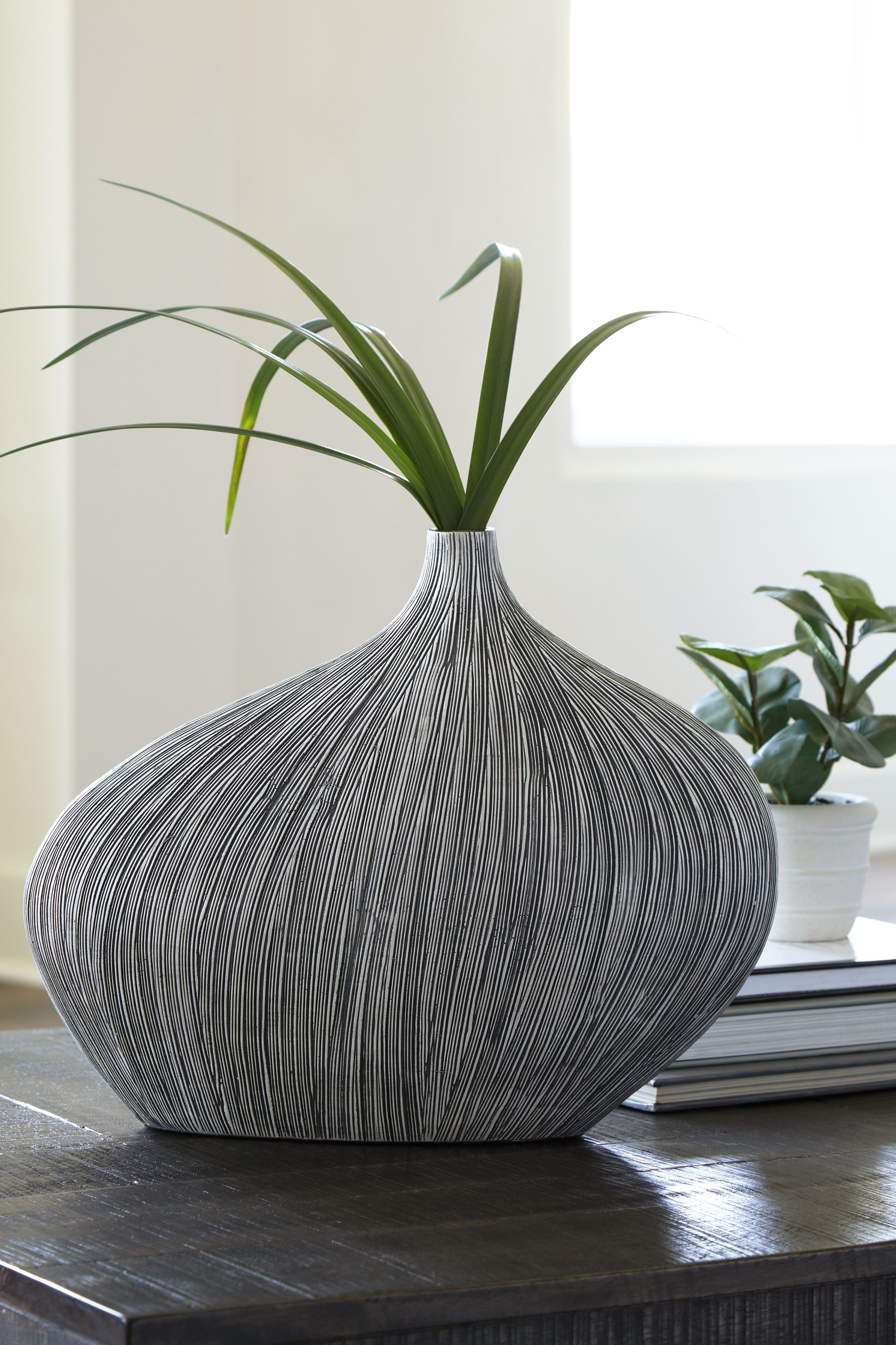 Signature Design by Ashley® Donya - Vase | Meri Furniture