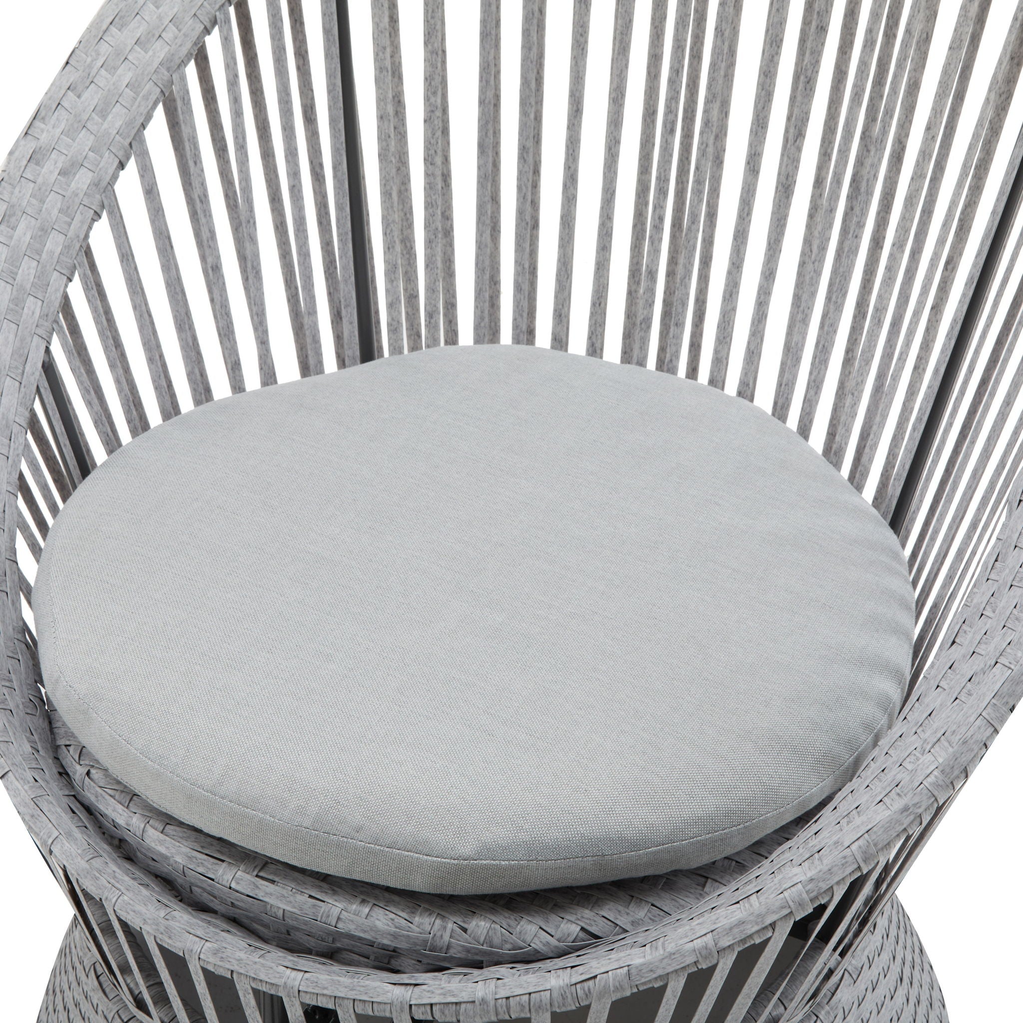 Modern Swivel Wicker Lounge Chair With Round Design