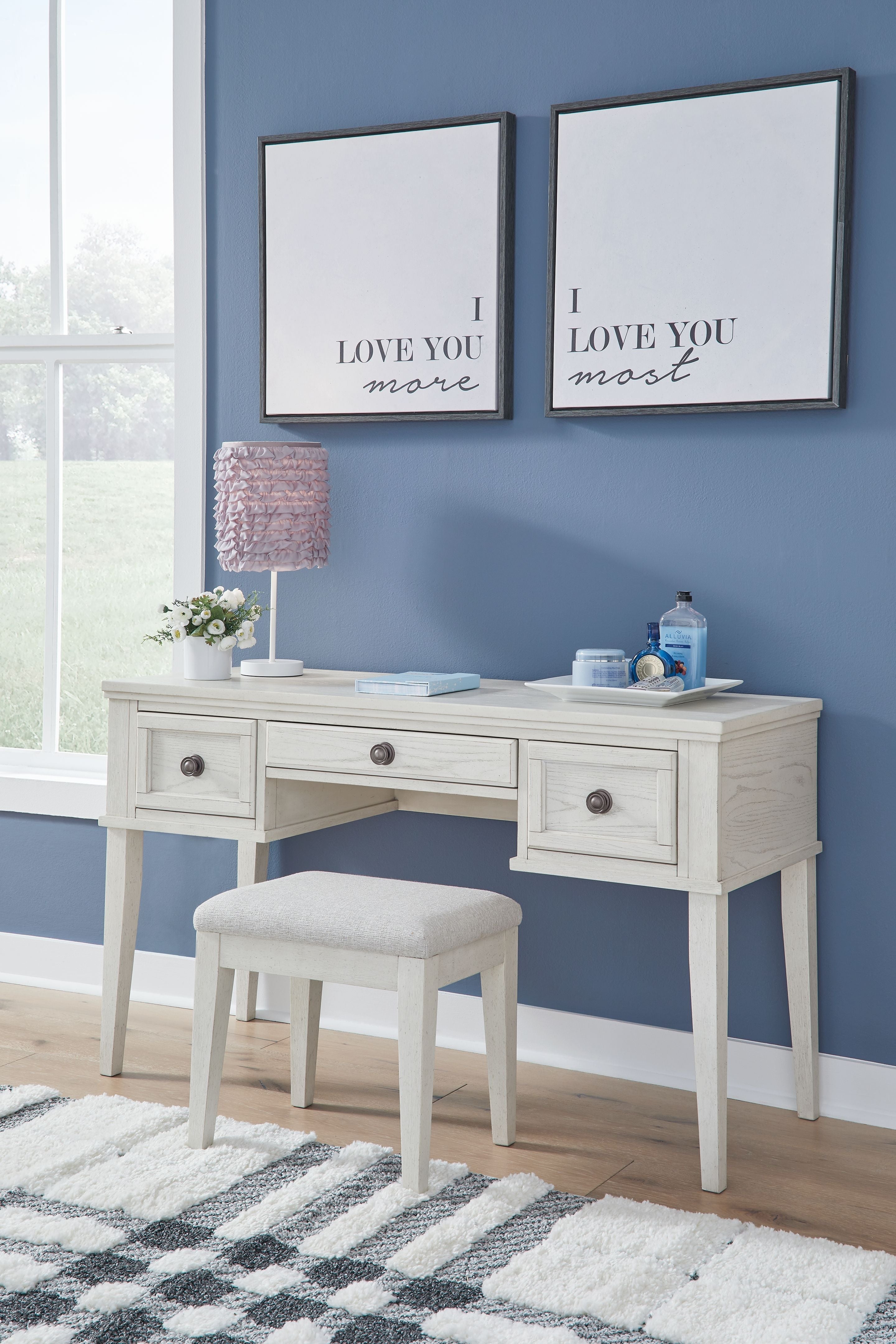 Signature Design by Ashley® Robbinsdale - Antique White - Vanity With Stool (Set of 2) | Meri Furniture
