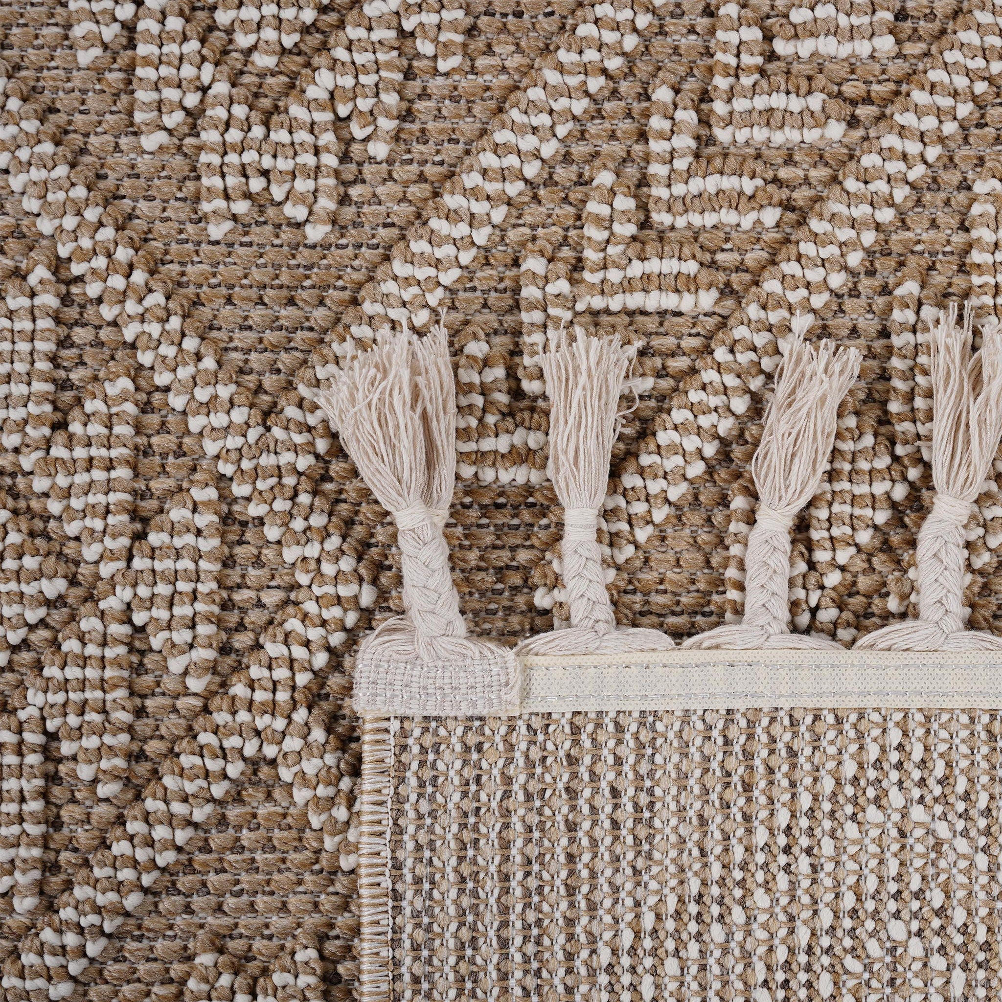 Guros - Trendy Traditional Indoor / Outdoor Rug