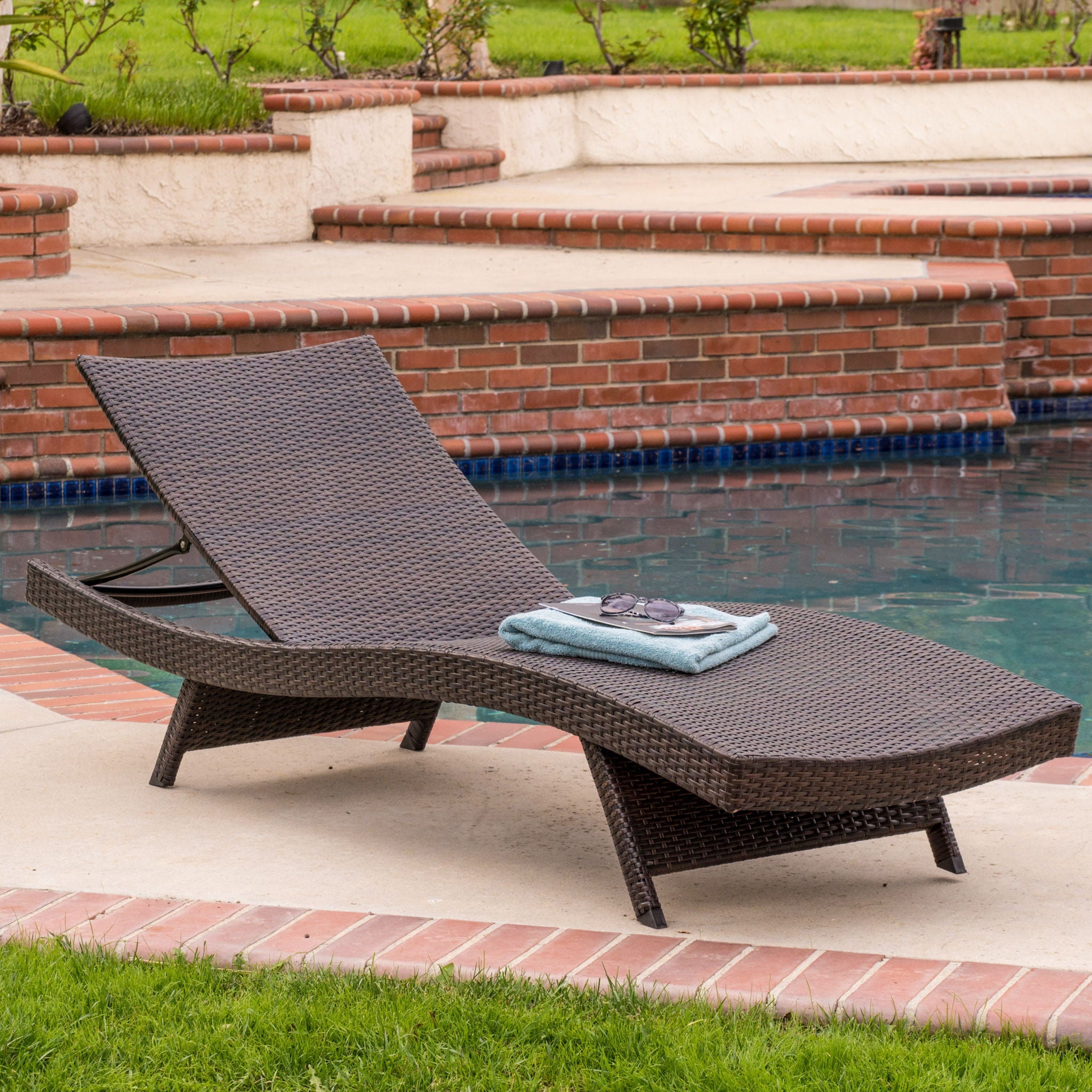 Kauai - Modern Style Pe Wicker Chaise Lounge - Brown Multi