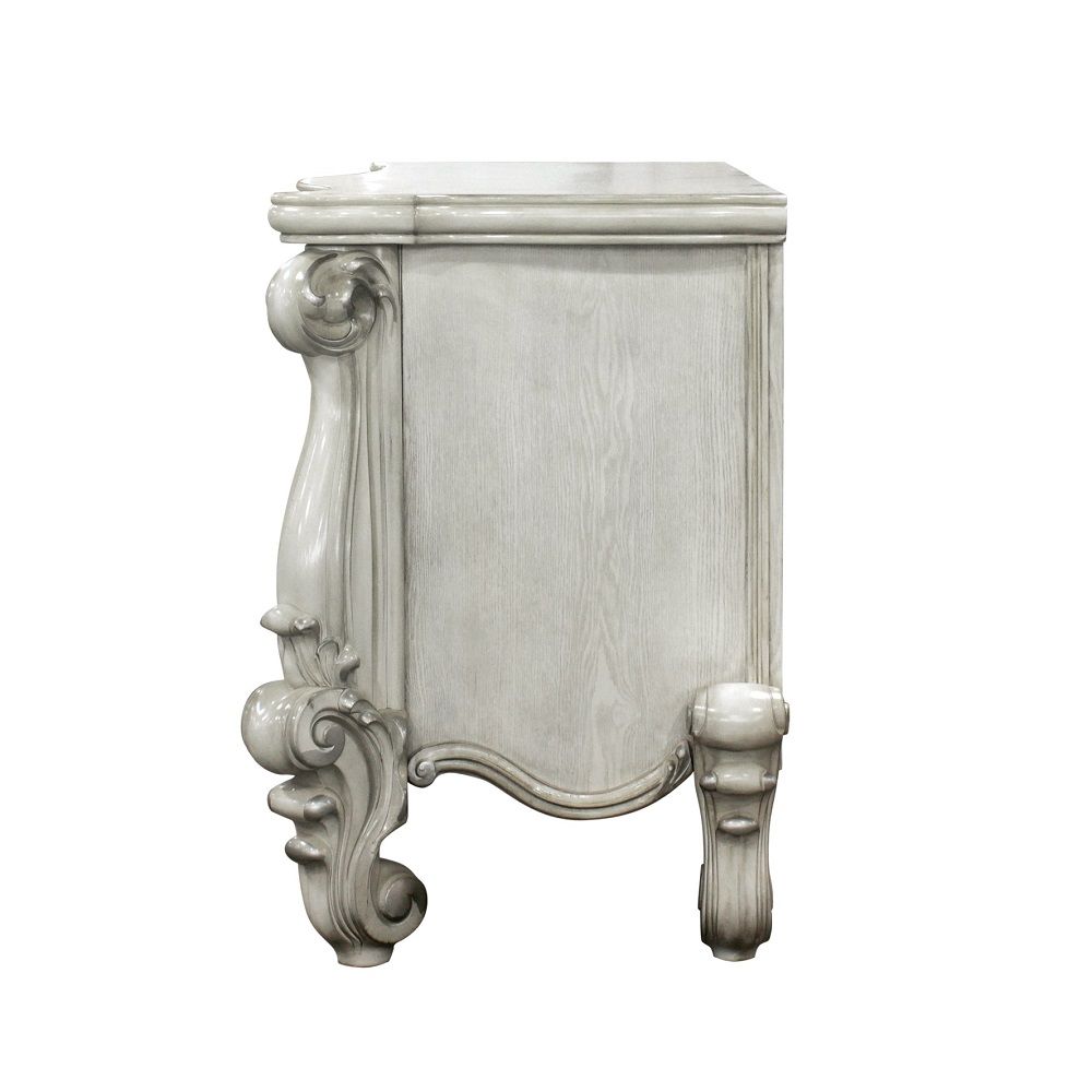 ACME The Versailles vanity desk is the perfect accent to create the style of royalty your bedroom has been needing. | Meri Furniture