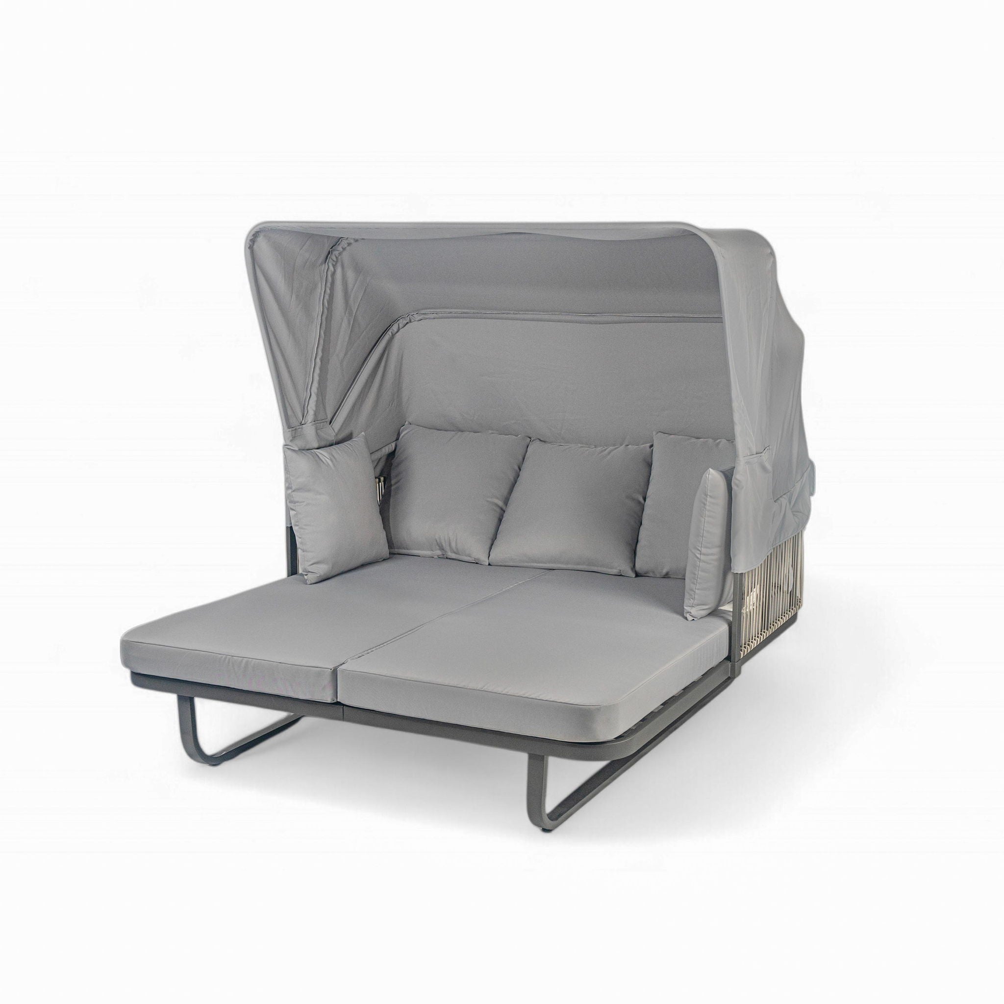 Outdoor Patio Rattan Daybed With Detachable Pillows