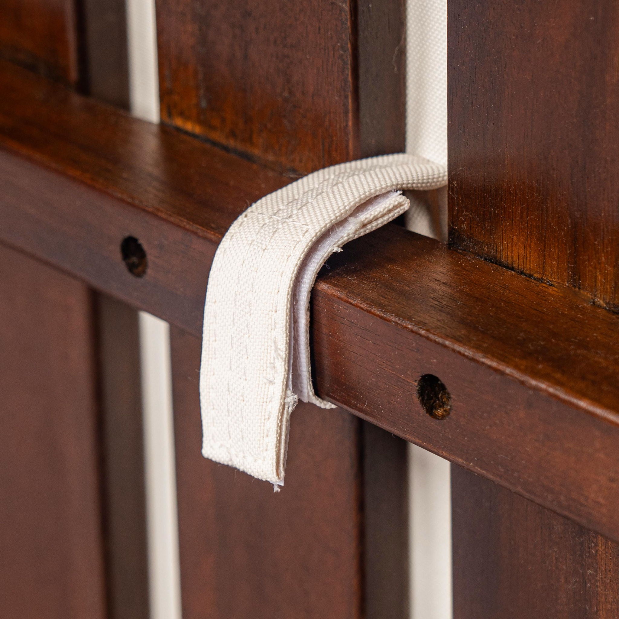 Outdoor Lounge Chair With Woven Backrest, Solid Wood Frame, Comfortable Cushions