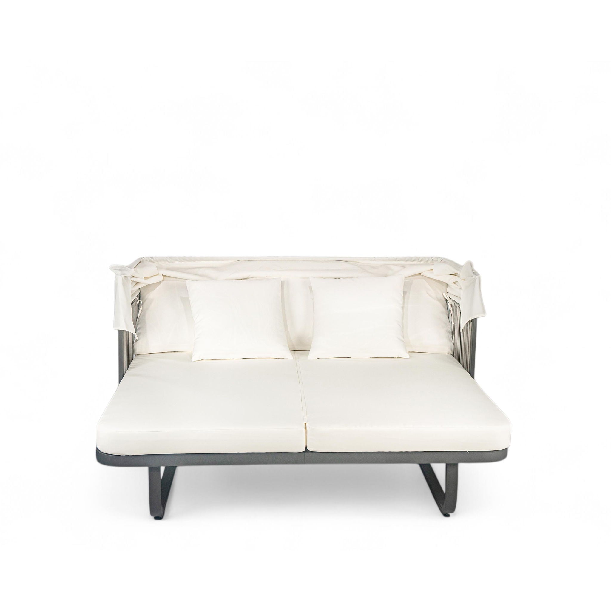 Outdoor Patio Rattan Daybed With Detachable Pillows