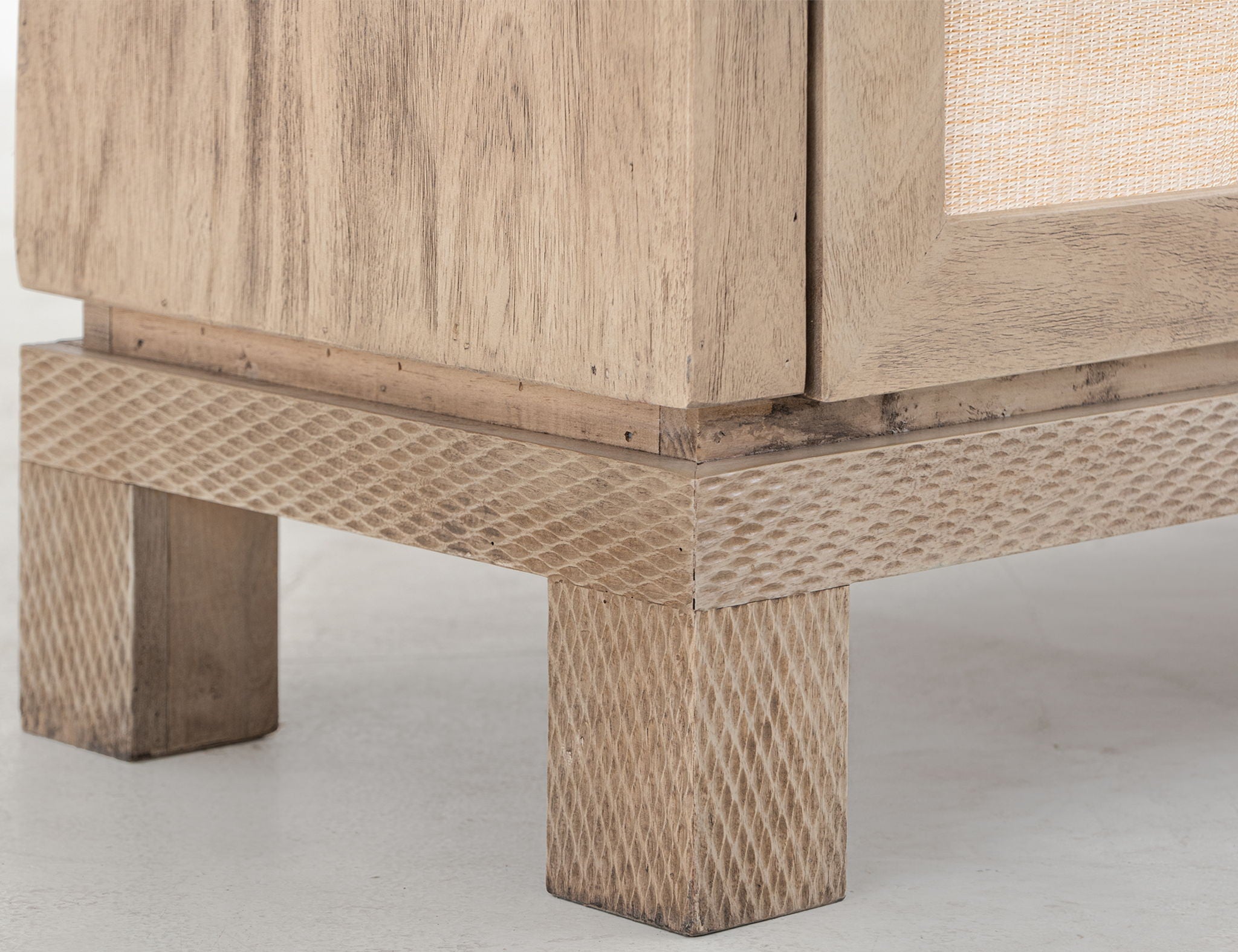 Solara - 4-Door Console