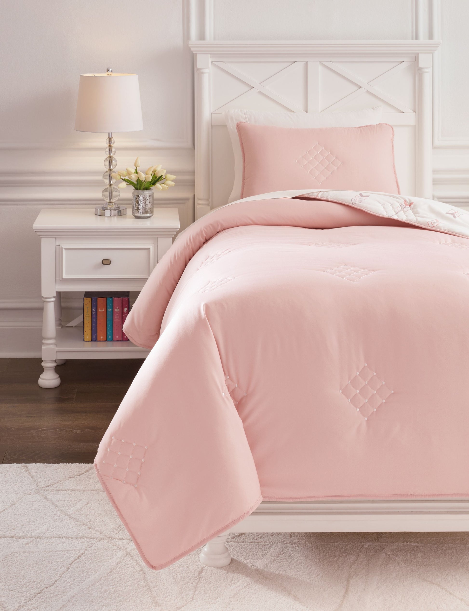 Ashley Furniture Lexann - Comforter Set | Meri Furniture